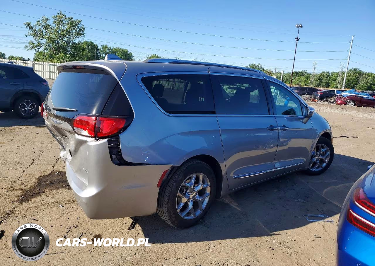 2018 Chrysler Pacifica Limited VIN:2C4RC1GG2JR232856 - 3