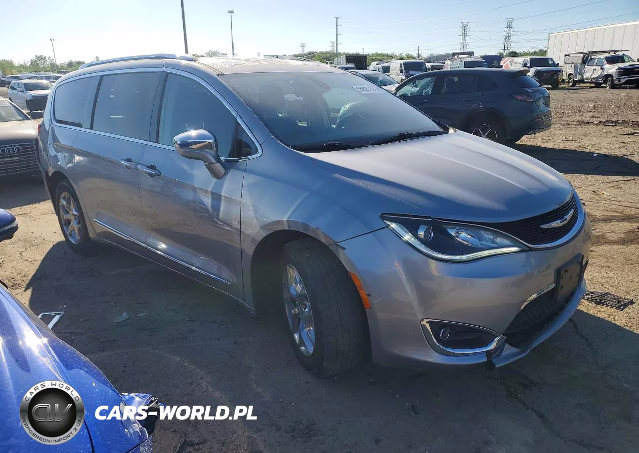 2018 Chrysler Pacifica Limited VIN:2C4RC1GG2JR232856 - 4