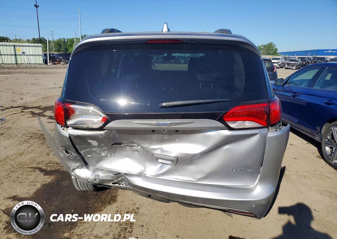 2018 Chrysler Pacifica Limited VIN:2C4RC1GG2JR232856 - 6