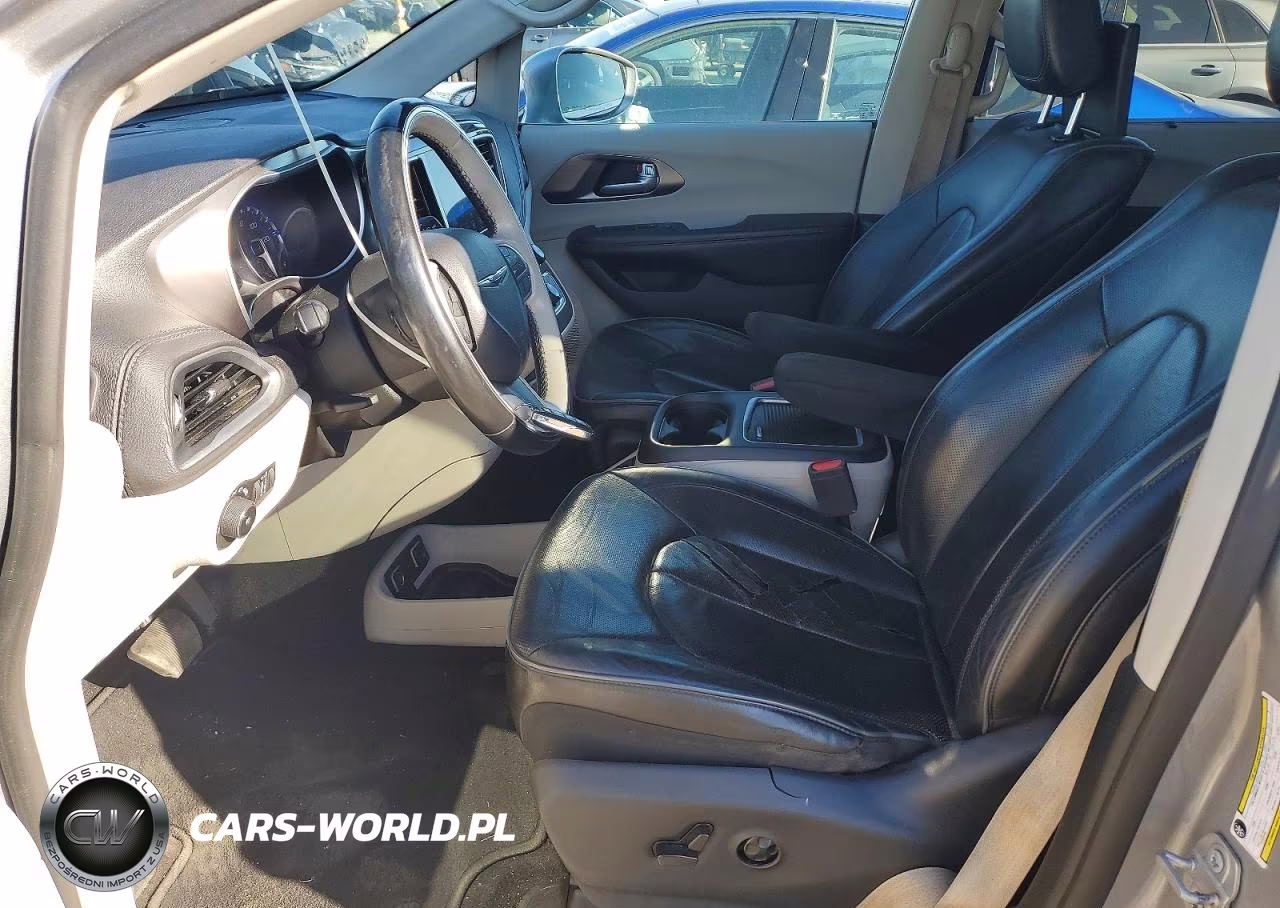 2018 Chrysler Pacifica Limited VIN:2C4RC1GG2JR232856 - 7
