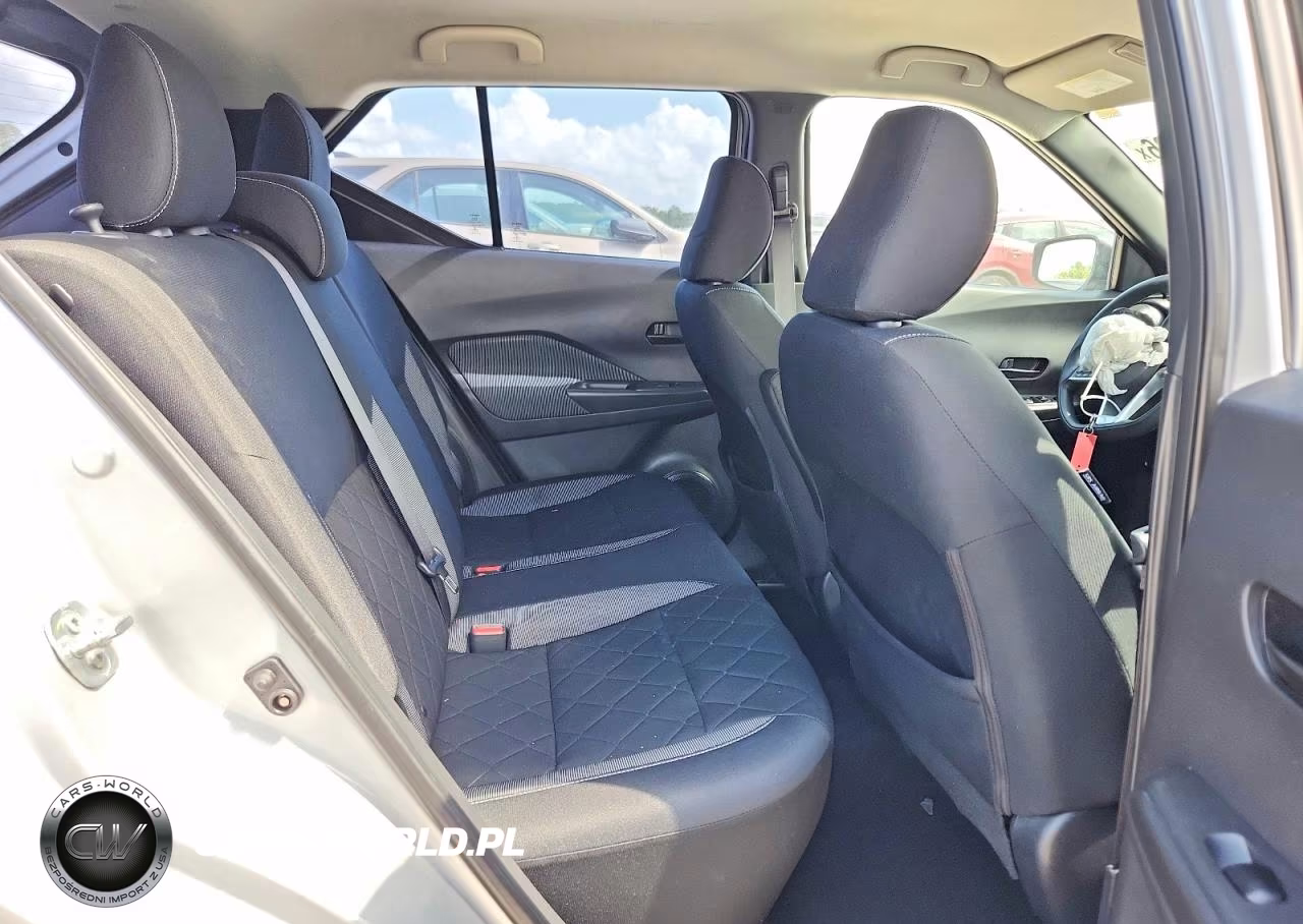 2019 Nissan Kicks S VIN:3N1CP5CU8KL518953 - 11