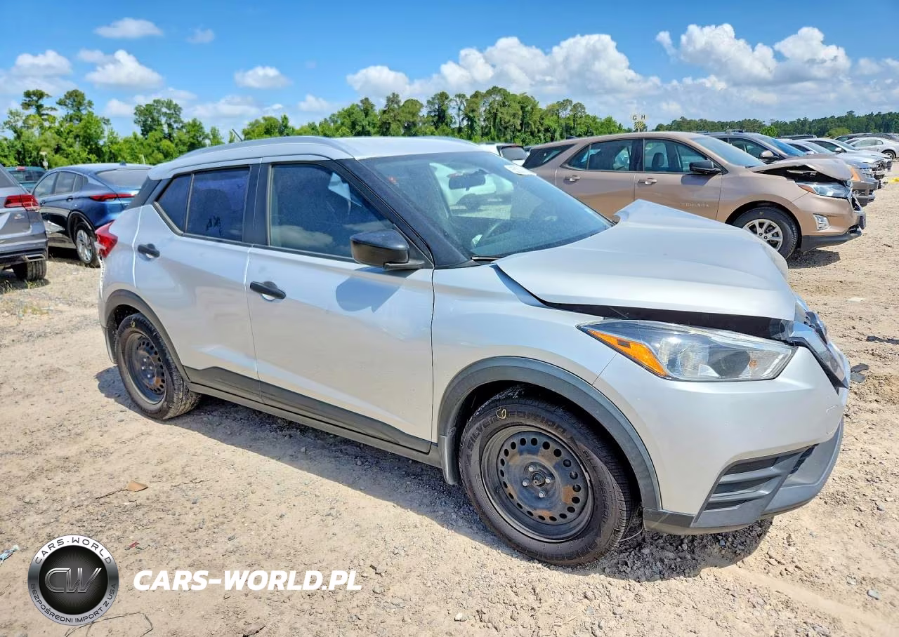 2019 Nissan Kicks S VIN:3N1CP5CU8KL518953 - 4