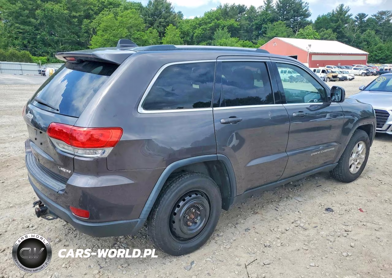 2015 Jeep Grand Cherokee Laredo VIN:1C4RJFAG4FC636740 - 3