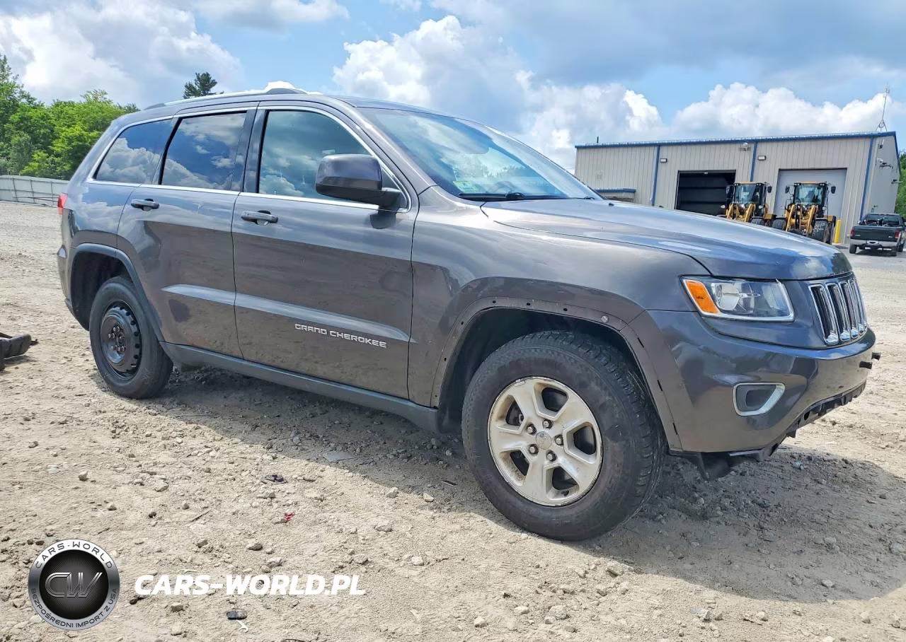 2015 Jeep Grand Cherokee Laredo VIN:1C4RJFAG4FC636740 - 4