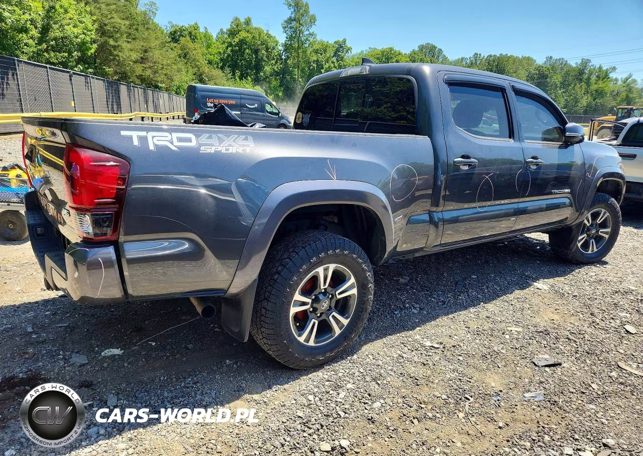 2018 Toyota Tacoma Trd Sport VIN:3TMDZ5BN3JM040486 - 3