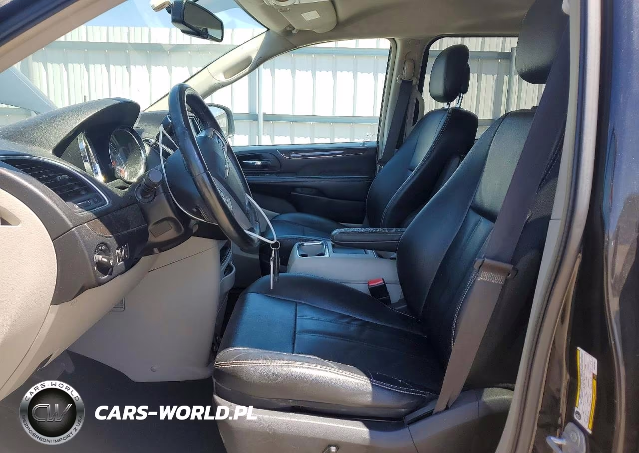 2016 Chrysler Town & Country Touring VIN:2C4RC1BG0GR297057 - 7
