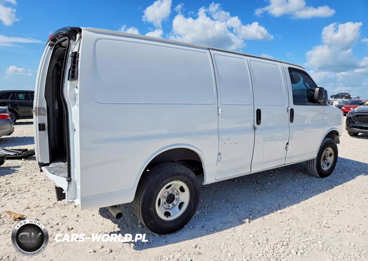 2024 Chevrolet Express G2500 VIN:1GCWGAFP5R1190546 - 3