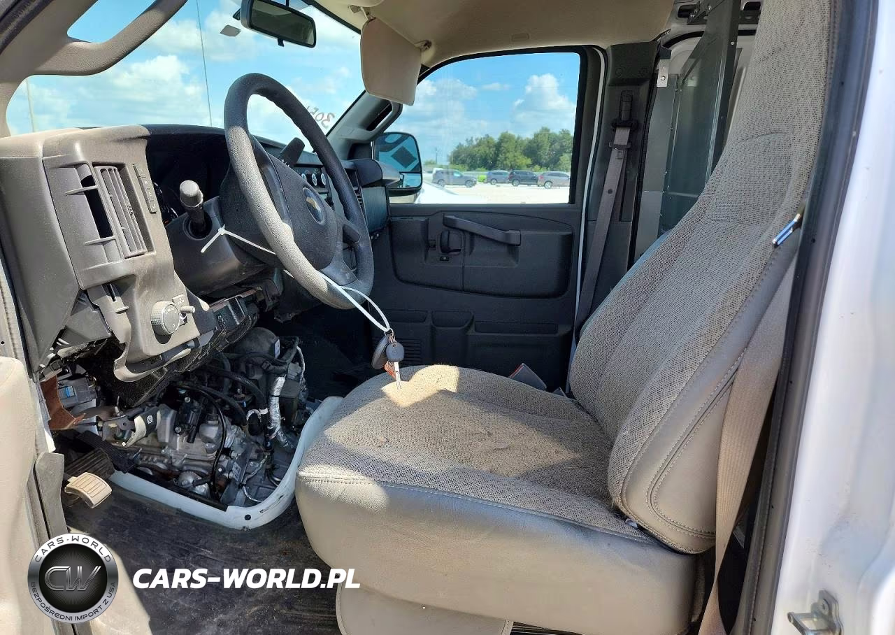 2024 Chevrolet Express G2500 VIN:1GCWGAFP5R1190546 - 7