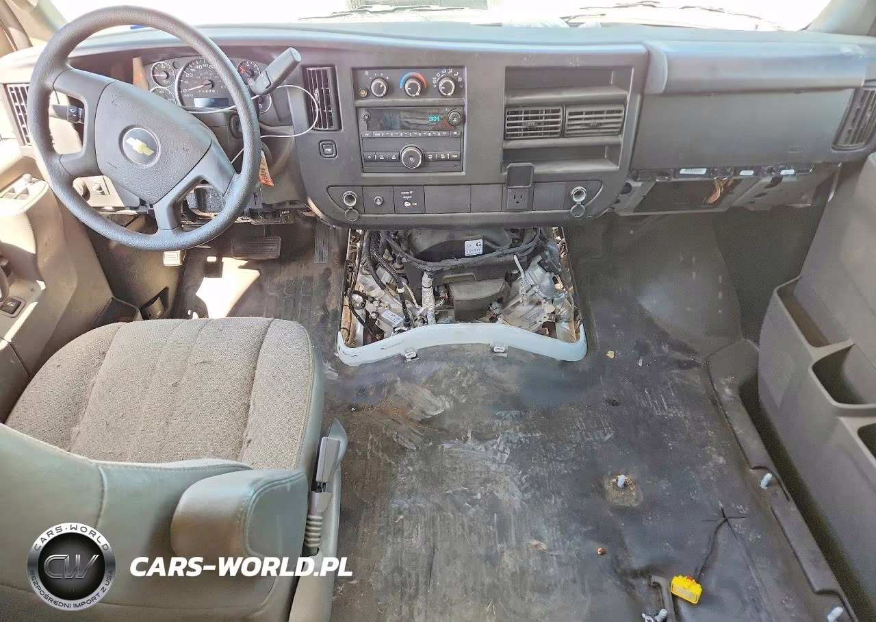 2024 Chevrolet Express G2500 VIN:1GCWGAFP5R1190546 - 8