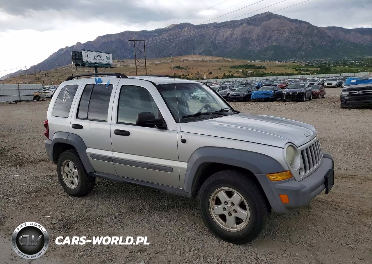 2005 Jeep Liberty Sport VIN:1J4GL48K05W717516 - 4
