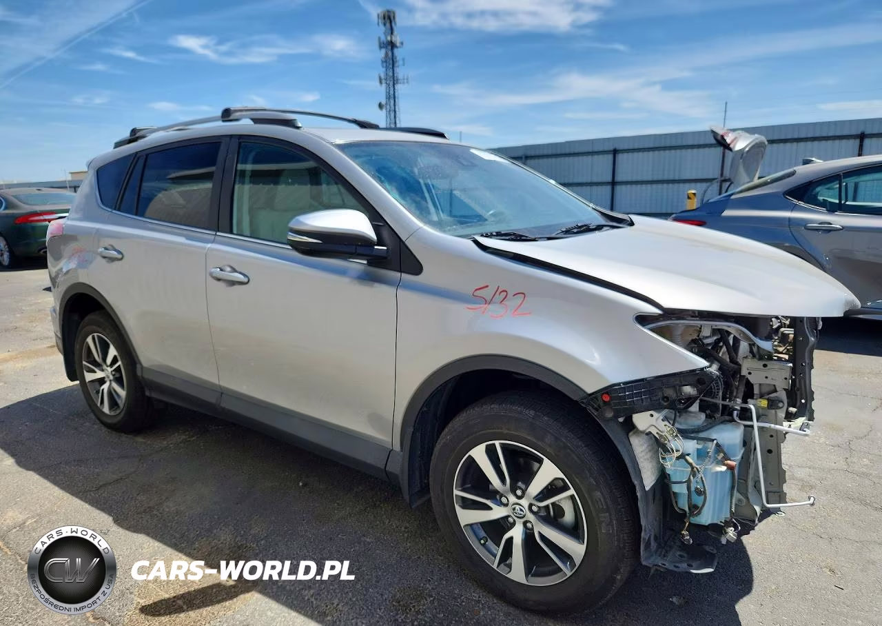 2018 Toyota Rav4 Xle VIN:2T3WFREV1JW463084 - 4
