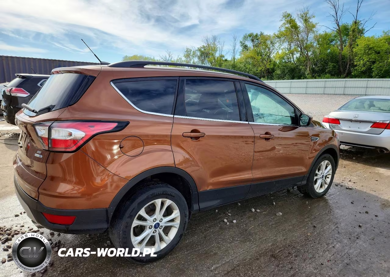 2017 Ford Escape Se VIN:1FMCU9G9XHUE13893 - 3