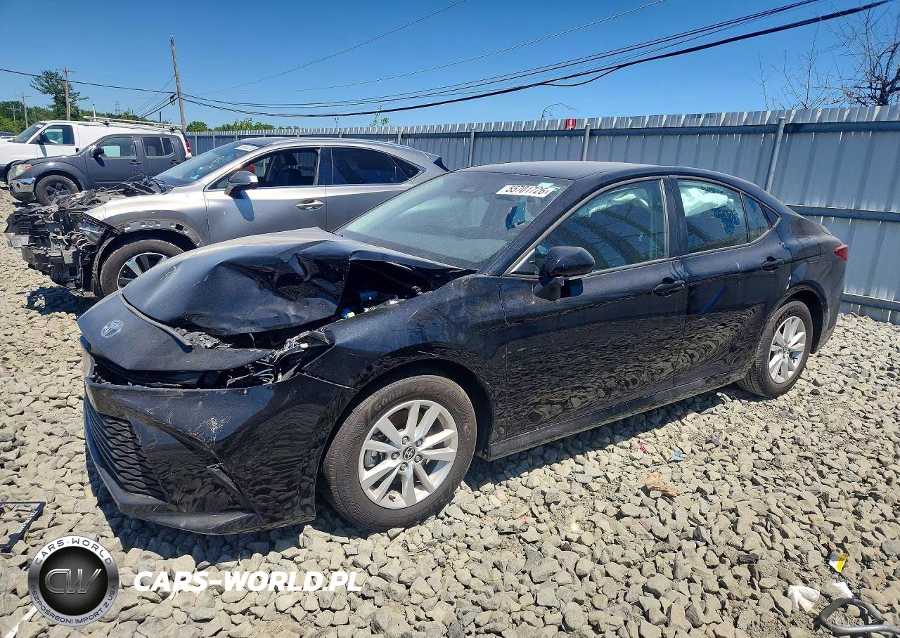 2025 Toyota Camry Le – zdjęcie 1 z 12
