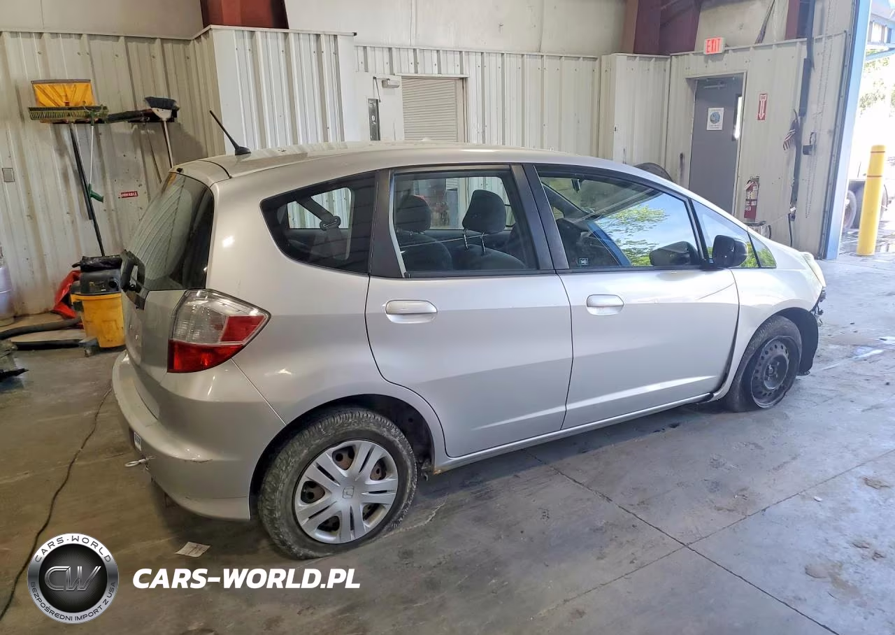 2011 Honda Fit VIN:JHMGE8G36BS001416 - 3