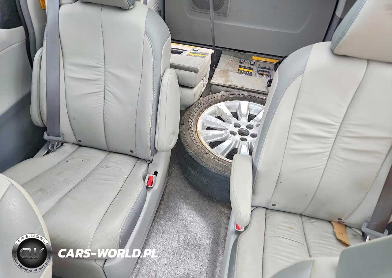 2011 Toyota Sienna Limited 7-Passenger VIN:5TDDK3DC3BS023113 - 10