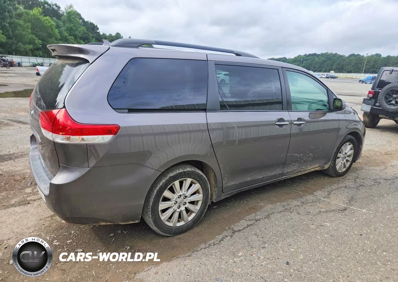 2011 Toyota Sienna Limited 7-Passenger VIN:5TDDK3DC3BS023113 - 3