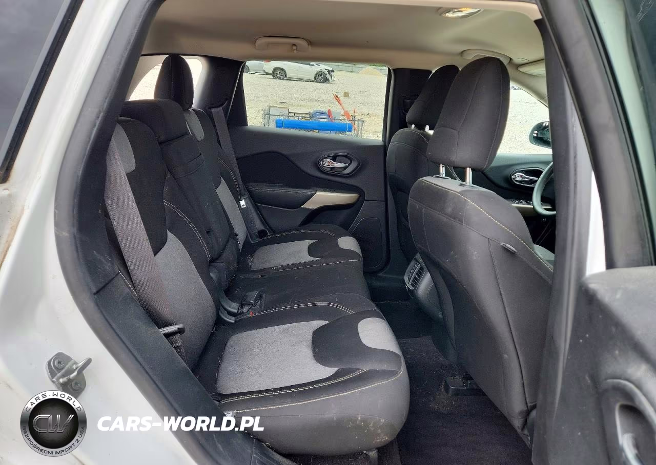 2018 Jeep Cherokee Latitude VIN:1C4PJLCB3JD574404 - 11