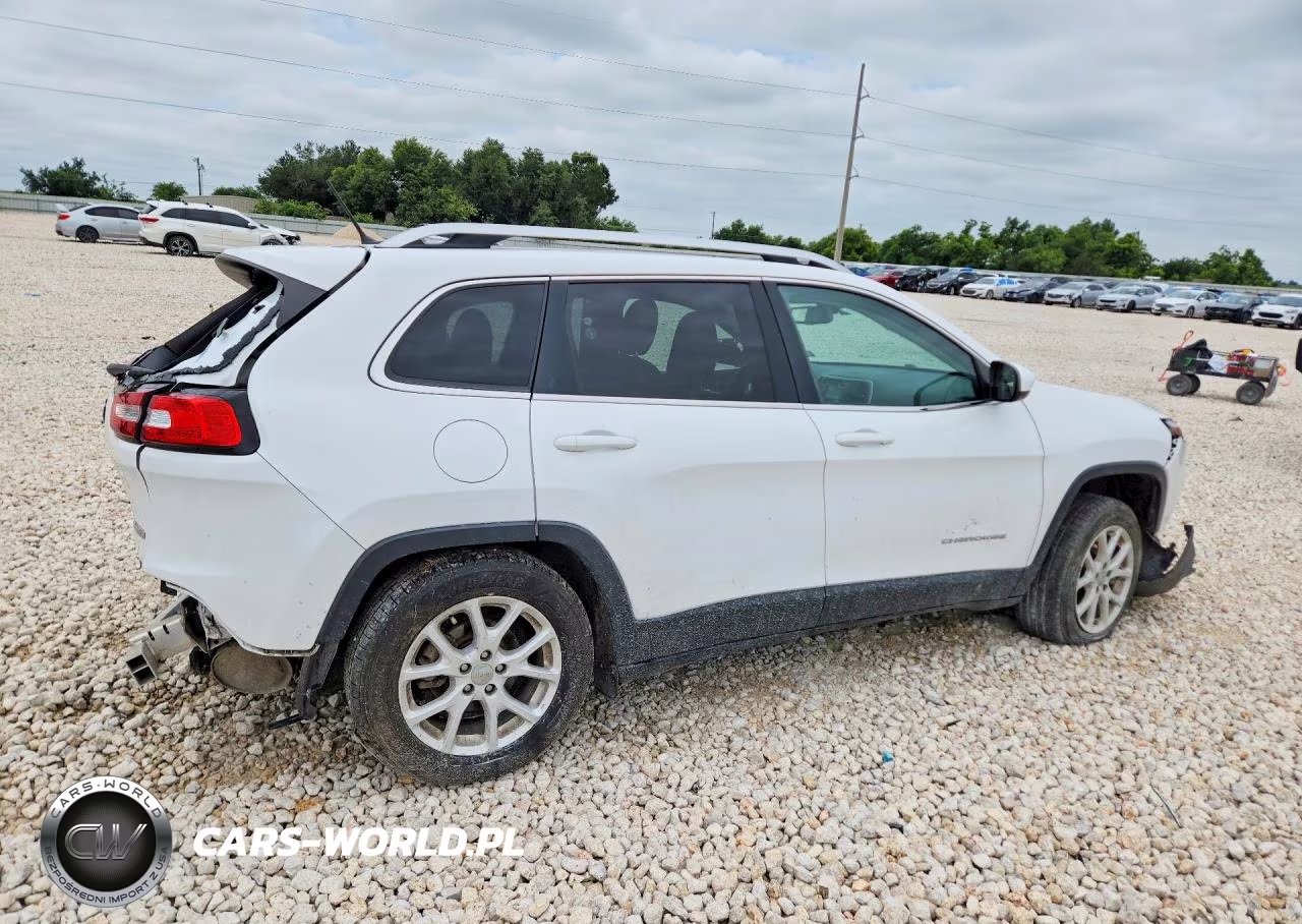 2018 Jeep Cherokee Latitude VIN:1C4PJLCB3JD574404 - 3