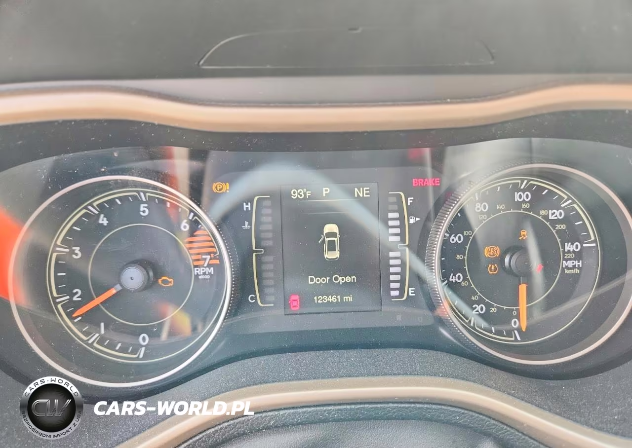 2018 Jeep Cherokee Latitude VIN:1C4PJLCB3JD574404 - 9