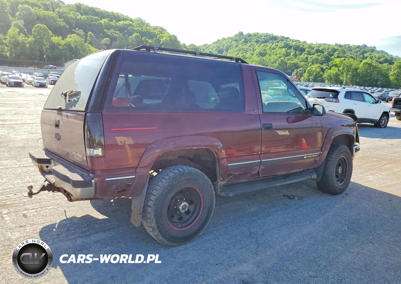 1998 Chevrolet Tahoe K1500 VIN:3GNEK18R8WG106426 - 3