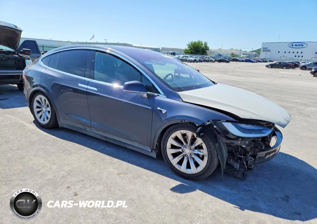 2018 Tesla Model X VIN:5YJXCAE20JF112872 - 4