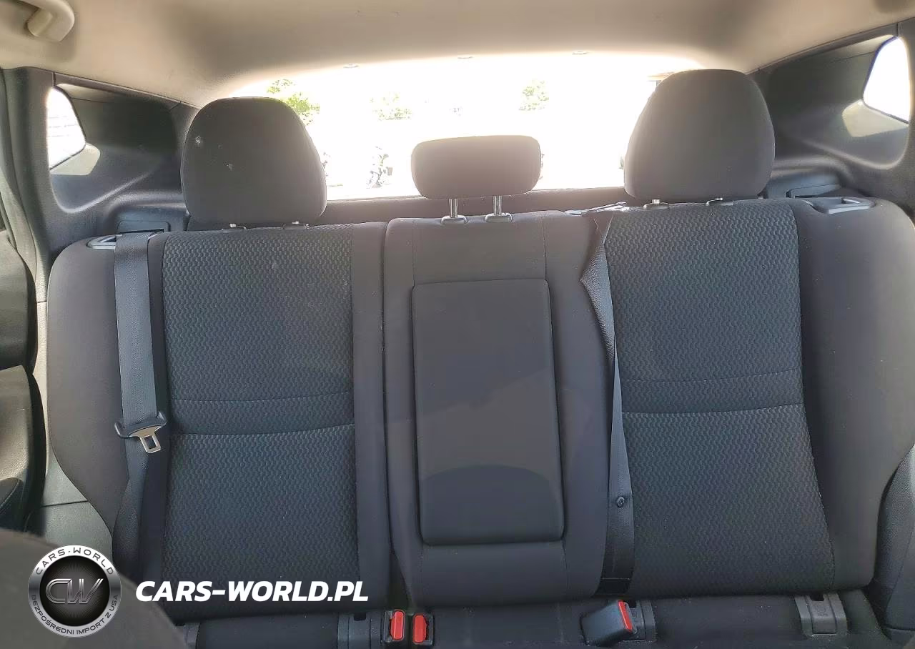 2018 Nissan Rogue Sport S VIN:JN1BJ1CP0JW186872 - 10