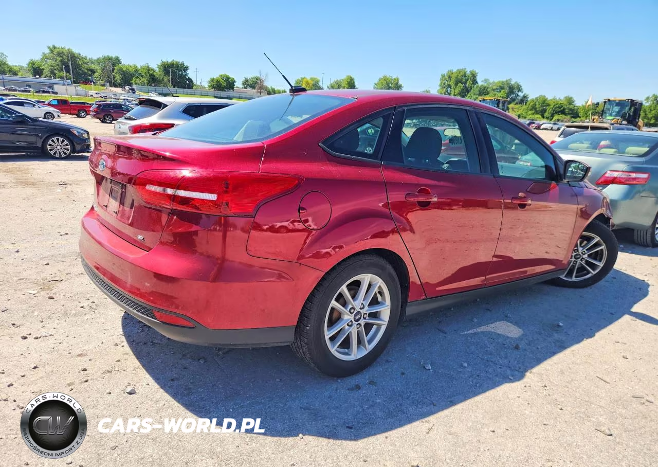 2017 Ford Focus Se VIN:1FADP3F26HL341135 - 3