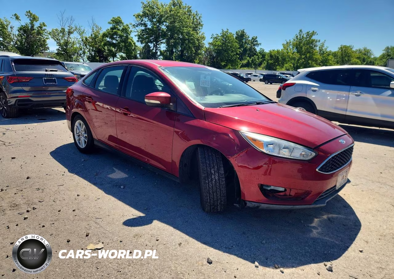 2017 Ford Focus Se VIN:1FADP3F26HL341135 - 4
