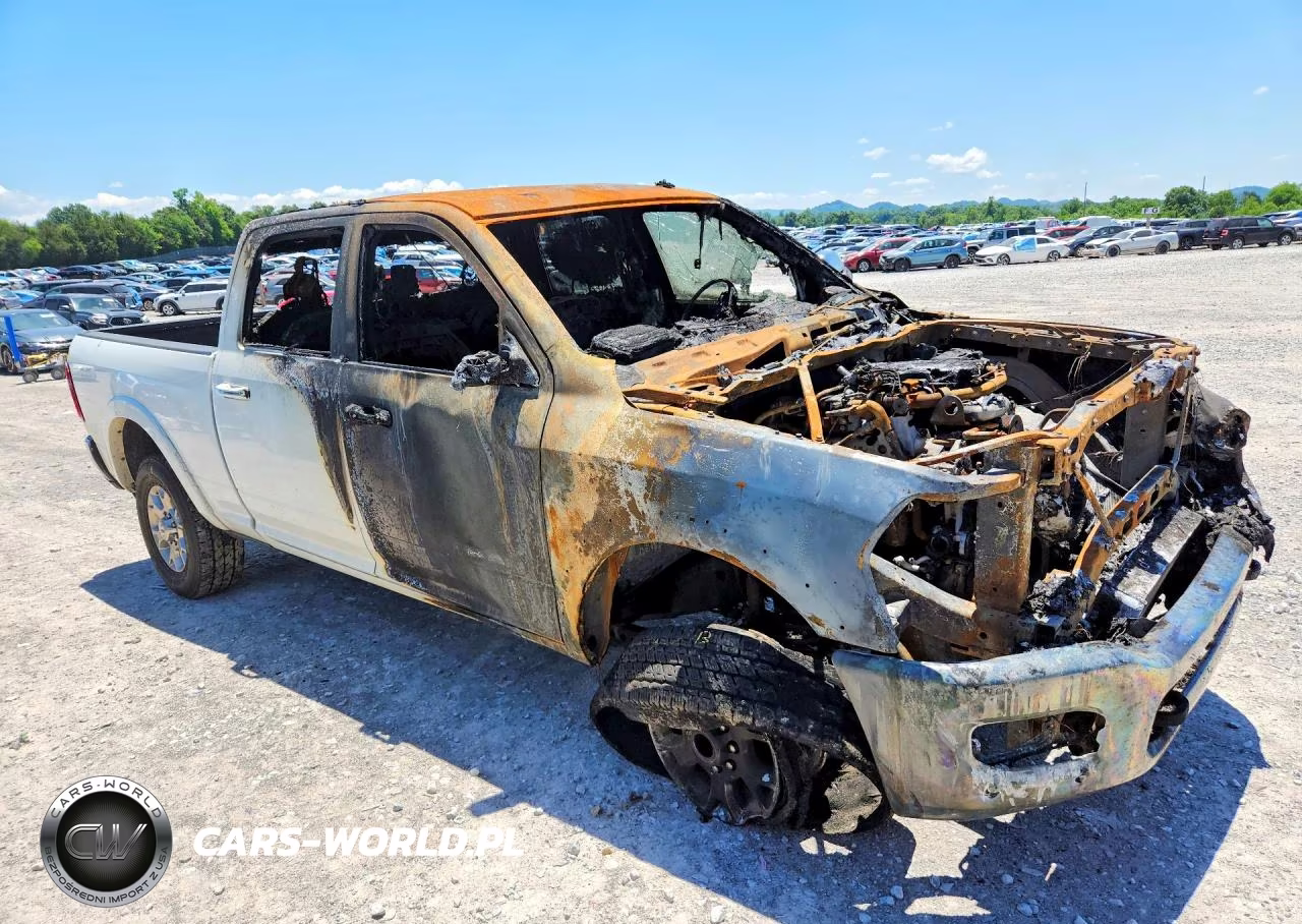 2021 Ram 2500 Laramie VIN:3C6UR5FL1MG674818 - 4