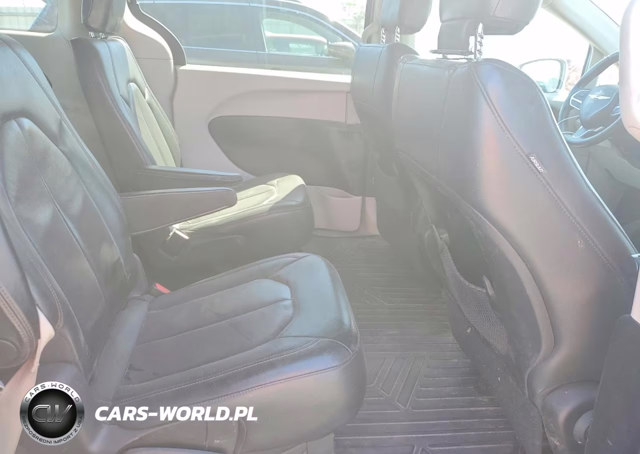 2017 Chrysler Pacifica Touring L VIN:2C4RC1BG4HR540614 - 11