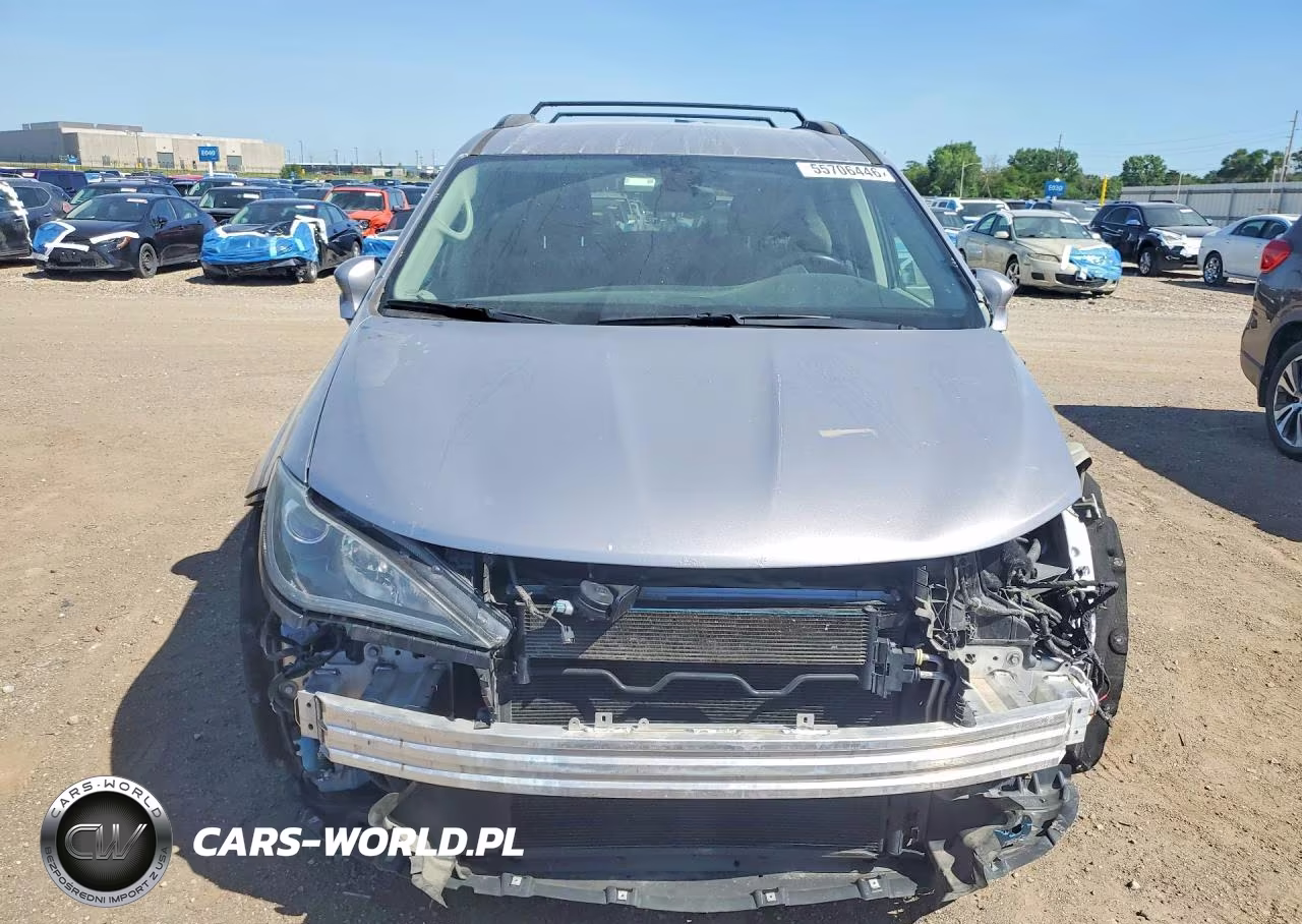2017 Chrysler Pacifica Touring L VIN:2C4RC1BG4HR540614 - 5