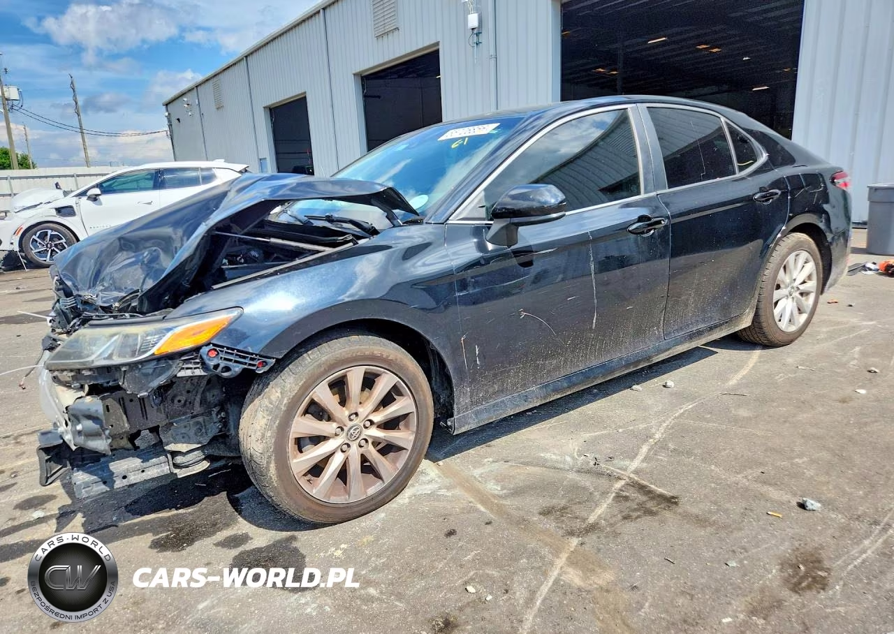 2018 Toyota Camry Le – zdjęcie 1 z 12