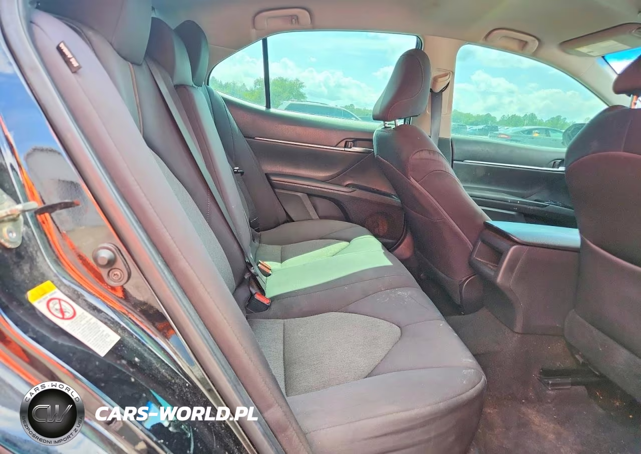 2018 Toyota Camry Le VIN:4T1B11HK1JU543218 - 10
