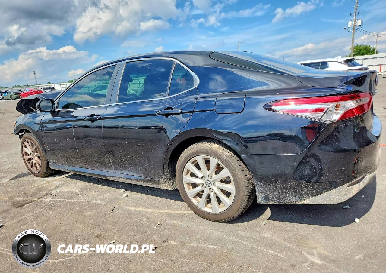 2018 Toyota Camry Le VIN:4T1B11HK1JU543218 - 2