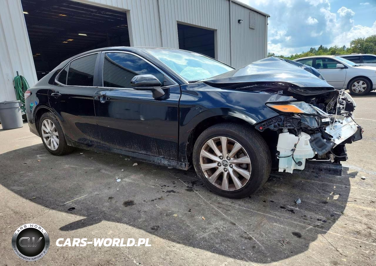 2018 Toyota Camry Le VIN:4T1B11HK1JU543218 - 4