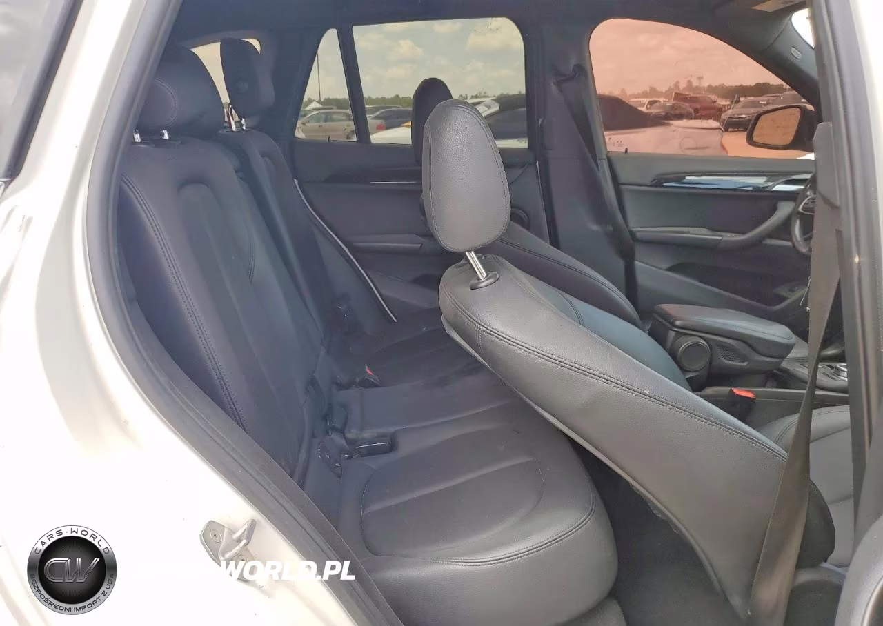 2018 BMW X1 xDrive28I VIN:WBXHT3C37J3H33086 - 11