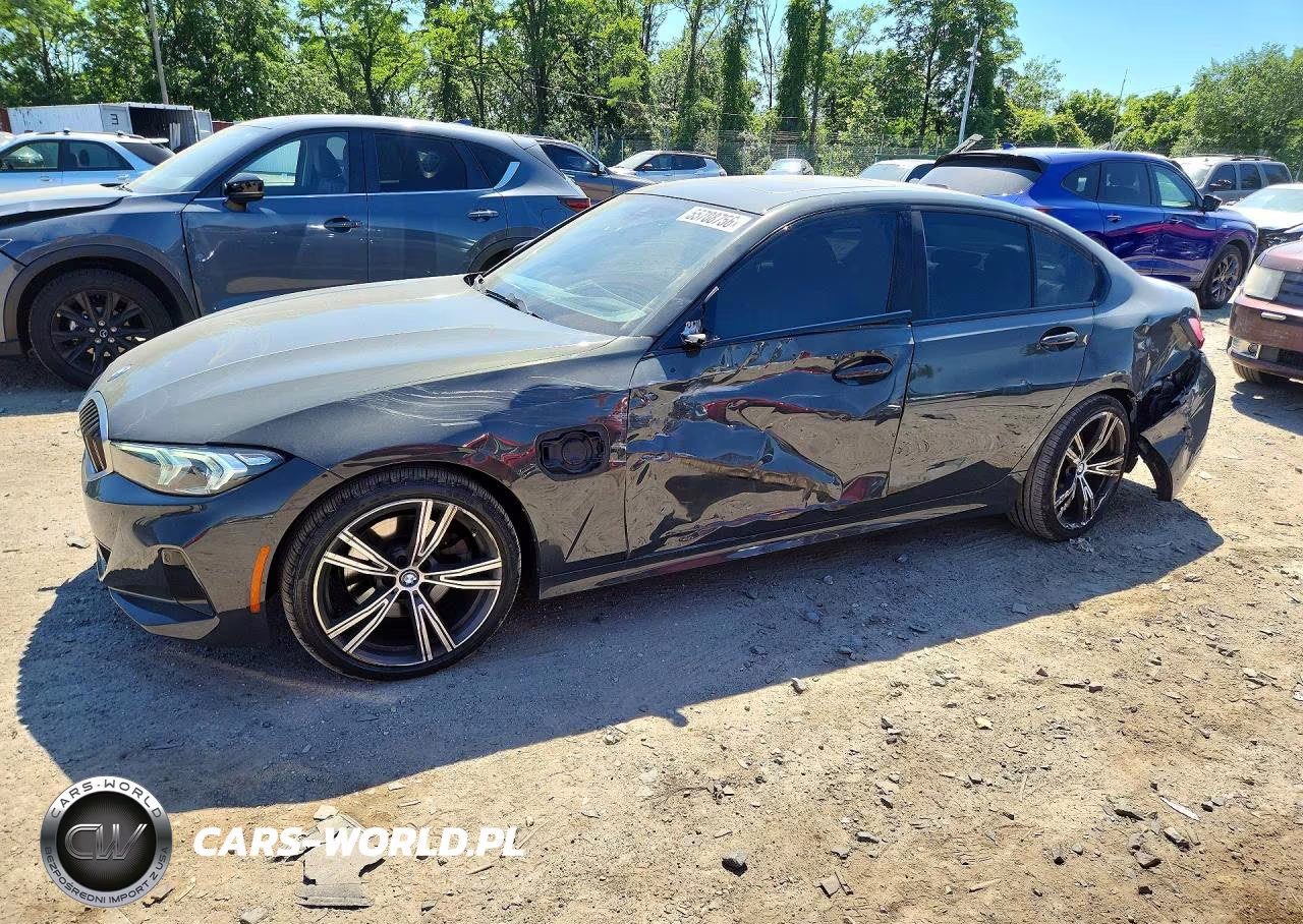 2023 BMW 330E – zdjęcie 1 z 12