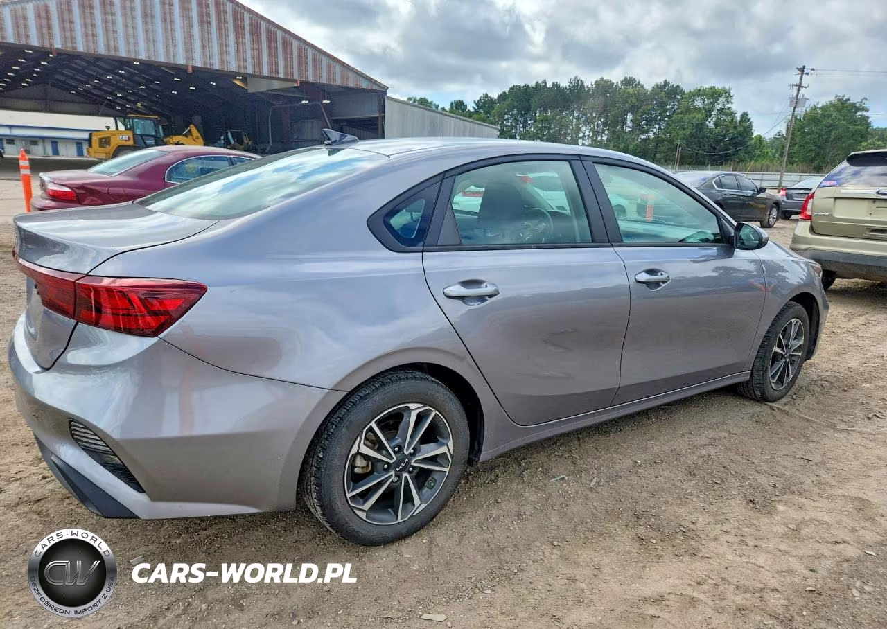2024 Kia Forte Lxs VIN:3KPF24AD8RE726299 - 3