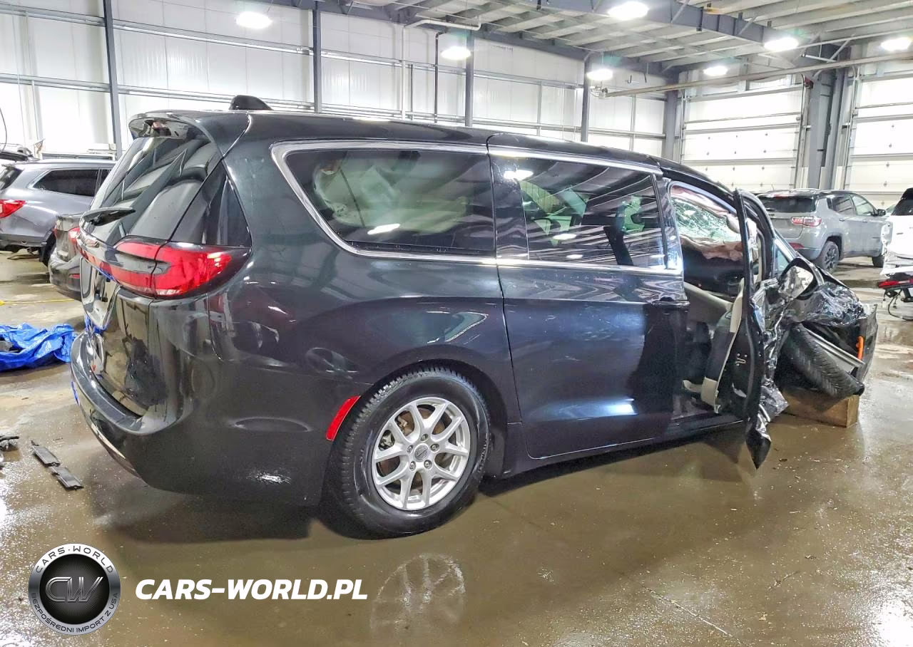 2023 Chrysler Pacifica Touring L VIN:2C4RC1BG9PR525492 - 3