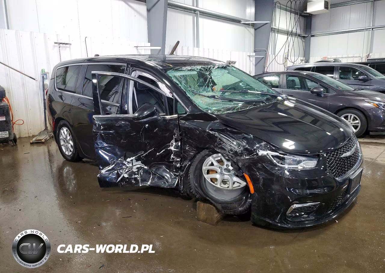 2023 Chrysler Pacifica Touring L VIN:2C4RC1BG9PR525492 - 4
