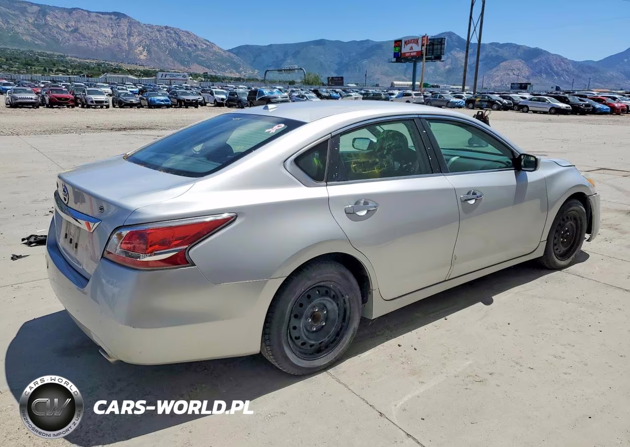 2015 Nissan Altima 2.5 S VIN:1N4AL3AP1FN895685 - 3
