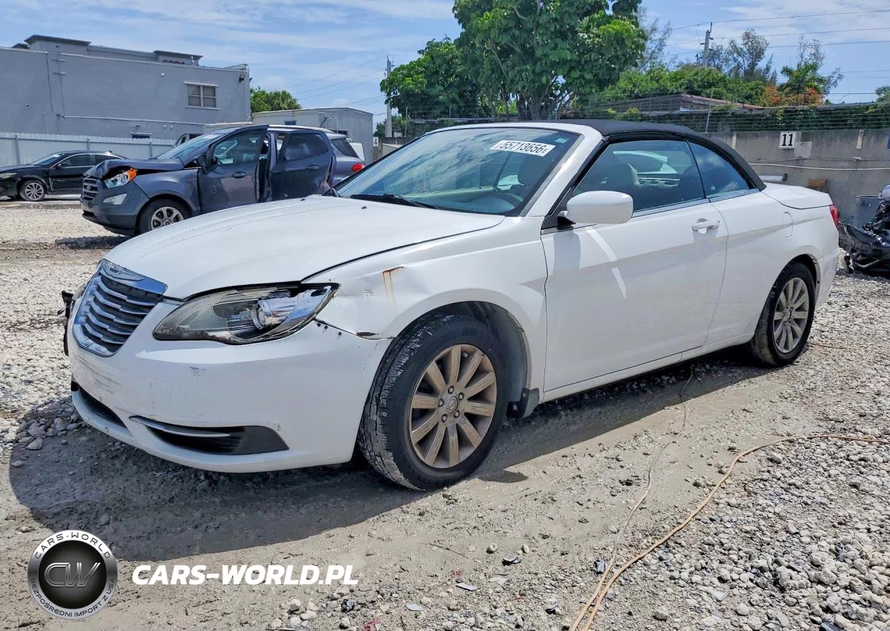 2013 Chrysler 200 Touring – zdjęcie 1 z 12