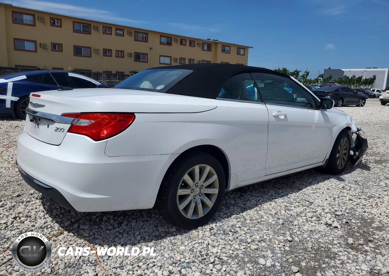 2013 Chrysler 200 Touring VIN:1C3BCBEB1DN533011 - 3