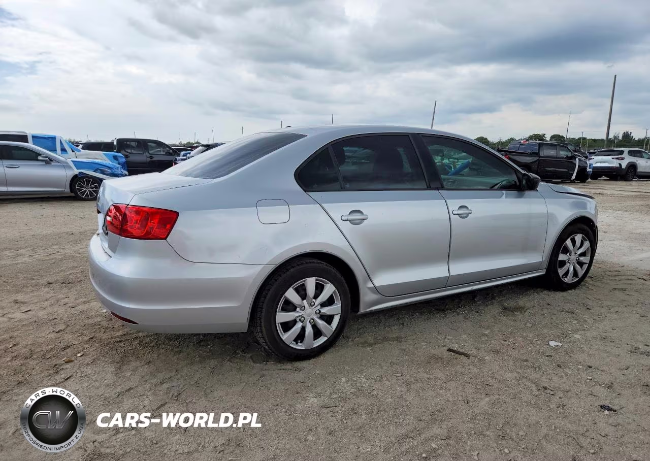 2012 Volkswagen Jetta Base VIN:3VW2K7AJ5CM330735 - 3