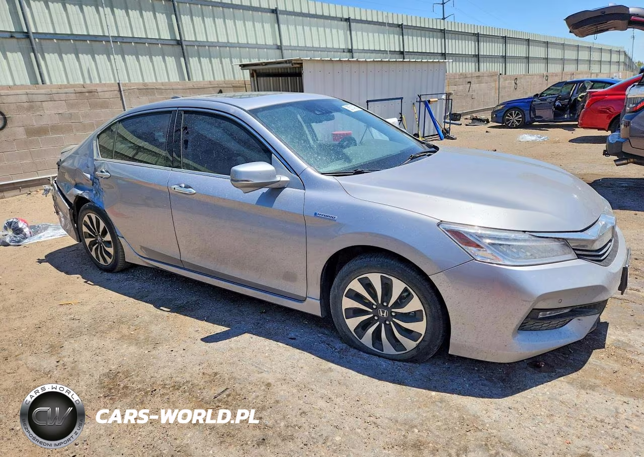 2017 Honda Accord Touring Hybrid VIN:JHMCR6F78HC011590 - 4
