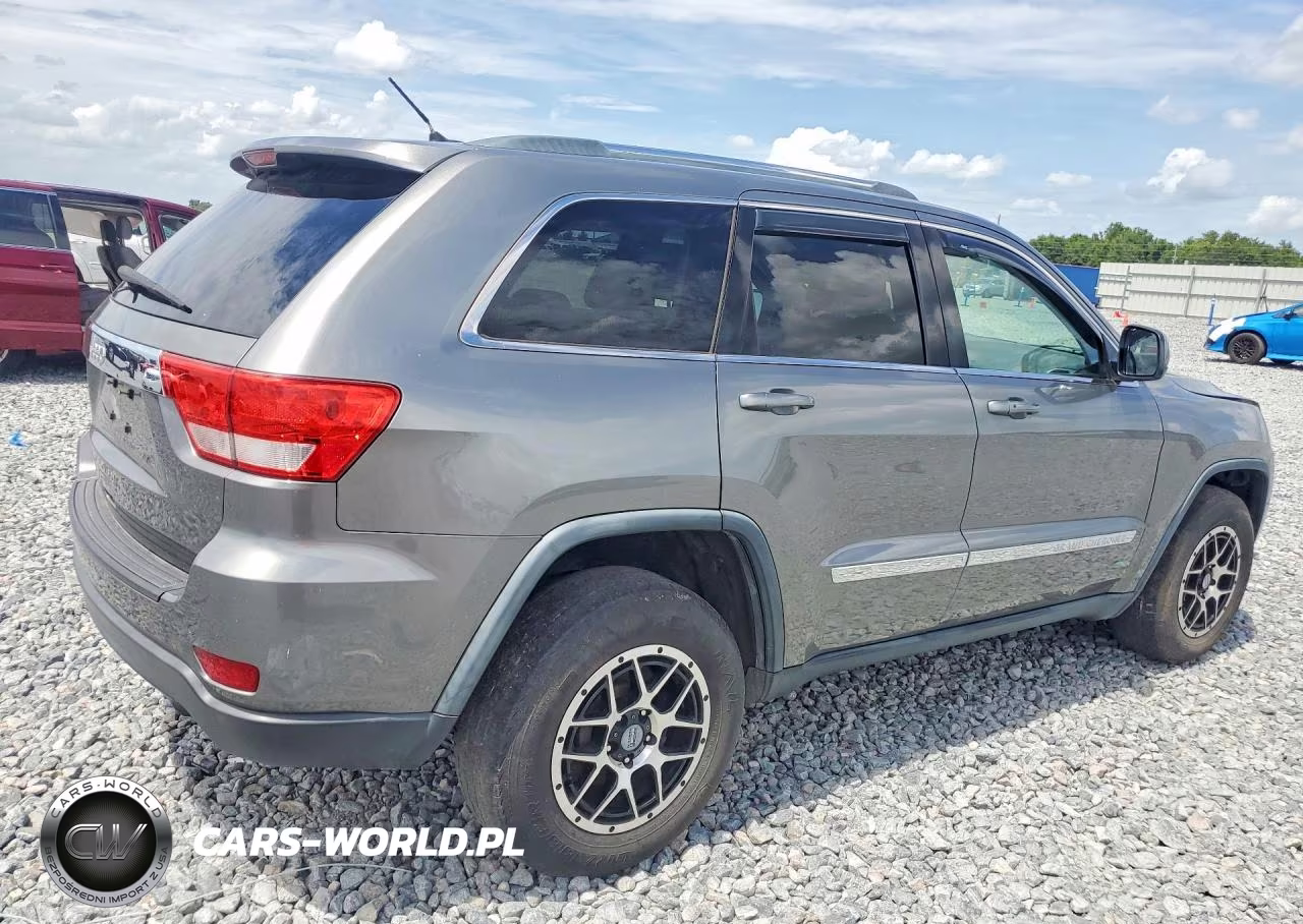 2013 Jeep Grand Cherokee Laredo VIN:1C4RJFAT4DC594063 - 3