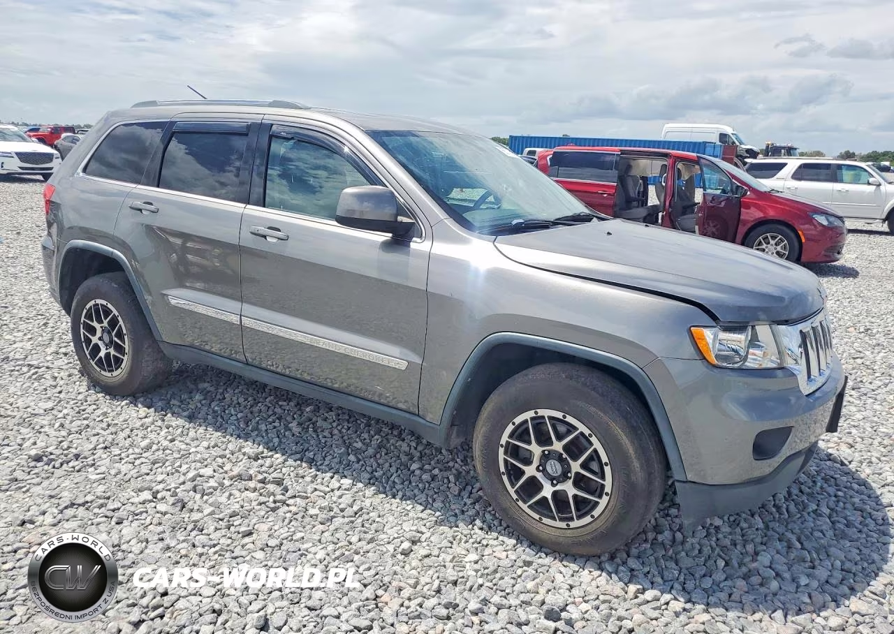 2013 Jeep Grand Cherokee Laredo VIN:1C4RJFAT4DC594063 - 4