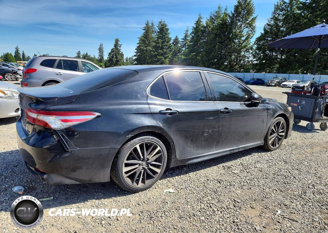 2018 Toyota Camry Xse VIN:4T1B61HK2JU132878 - 3