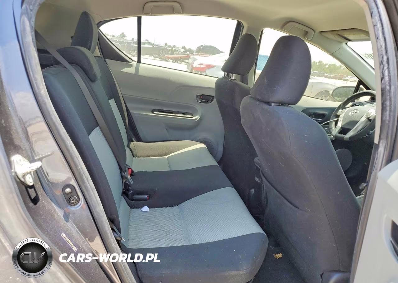 2012 Toyota Prius C Three VIN:JTDKDTB38C1518748 - 10