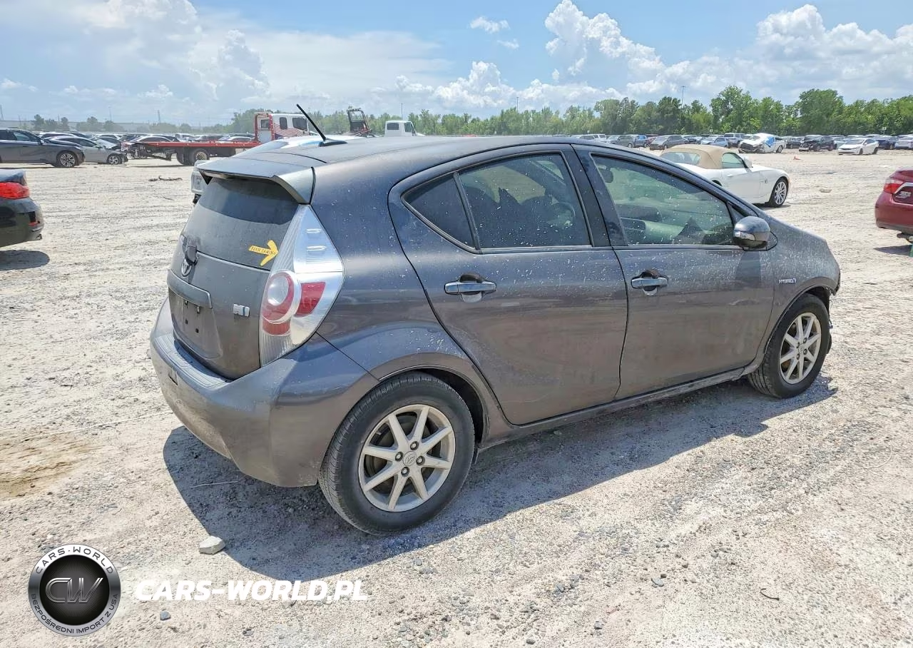 2012 Toyota Prius C Three VIN:JTDKDTB38C1518748 - 3